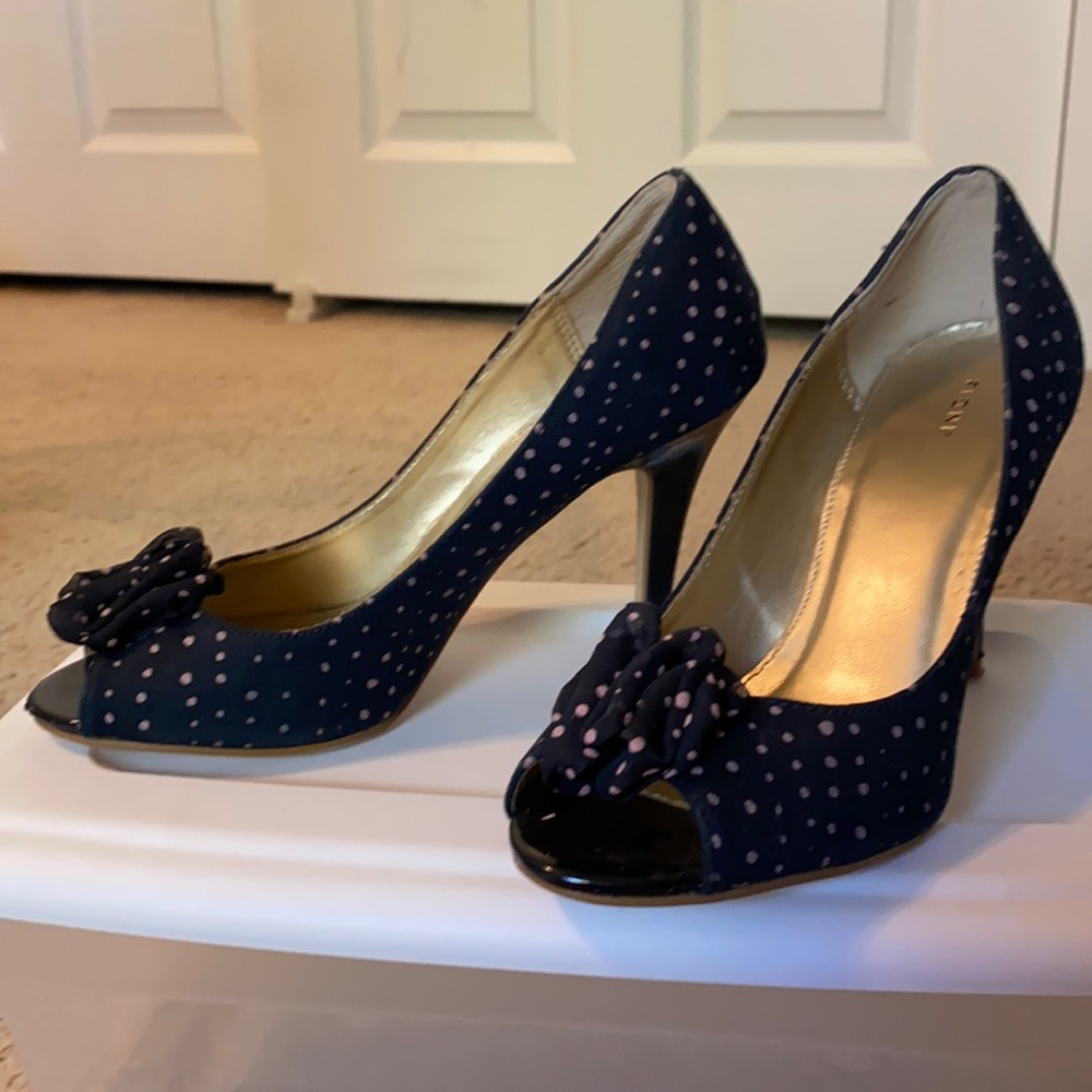 Dark blue pumps